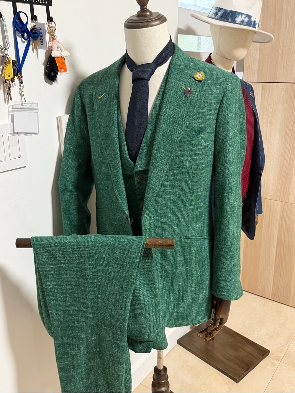 Green Three-Piece Men's Suit - Classic Tailored Style